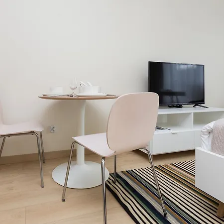 Aparthotel Hello Halicka 5